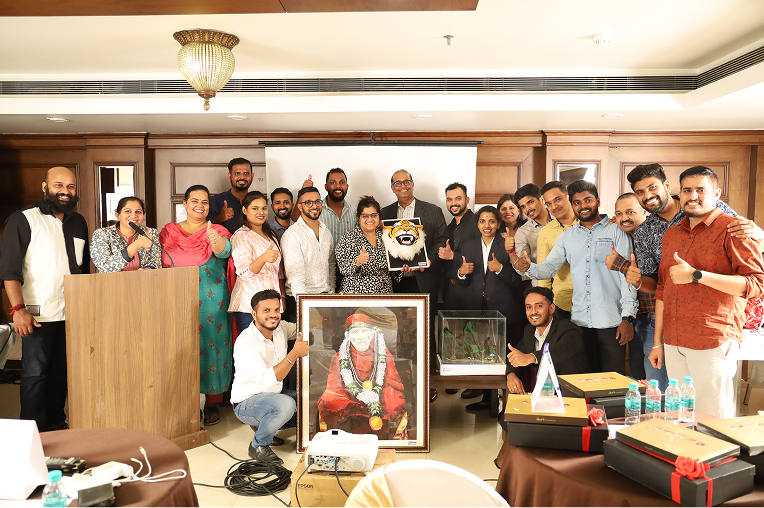 Organizers and speakers group photo with mementos at the conclusion of Design Quest 2K25 at MITE Mangalore.